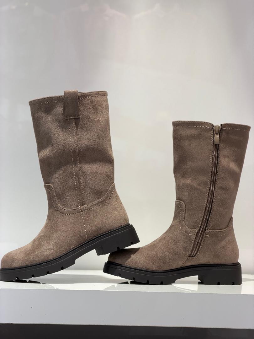 BOTTES