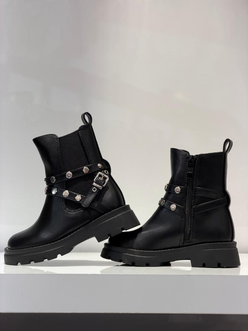 BOTTES