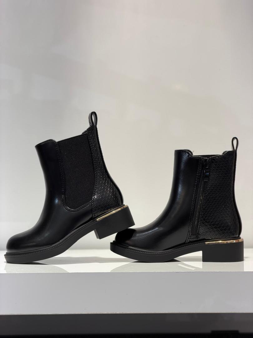 BOTTES