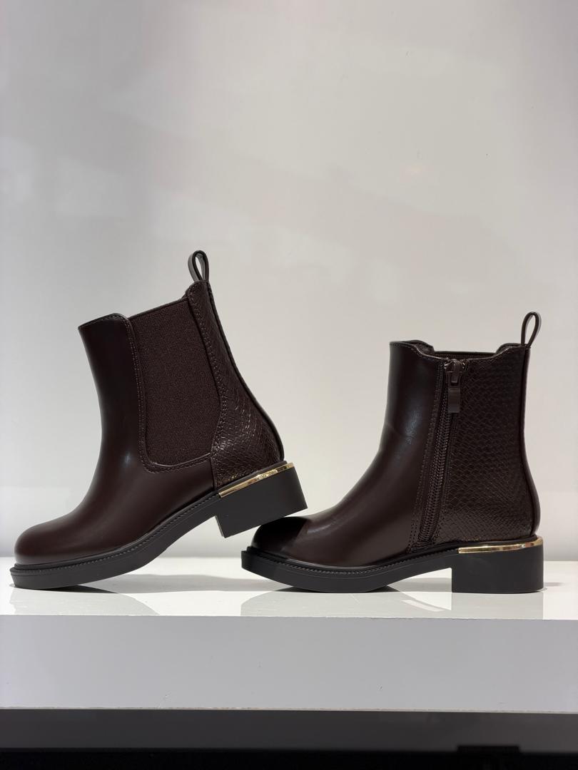 BOTTES